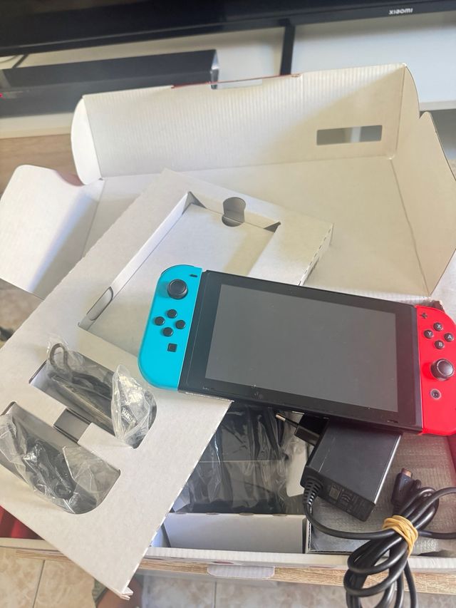 Nintendo Switch - Azul y Rojo