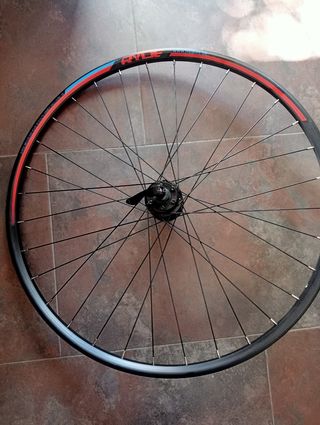 Rueda Delantera MTB 27.5 para discos de tornillo.