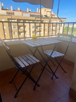 Mesa y 2 sillas plegables exterior

