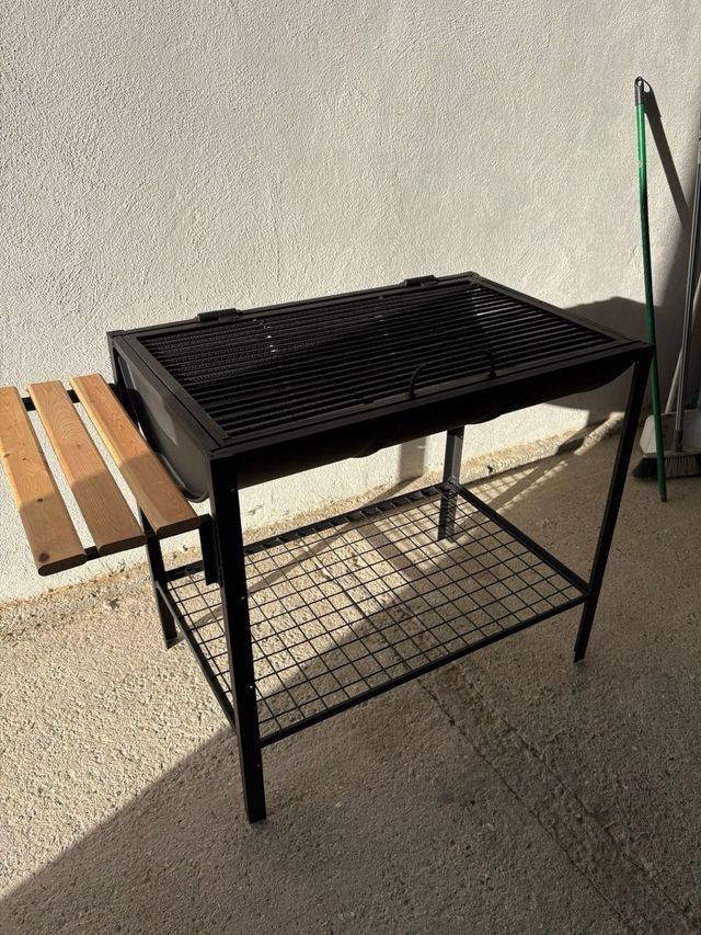 Asador metálico negro pequeño