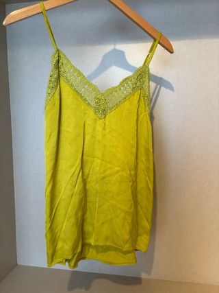 Ropa de mujer variada