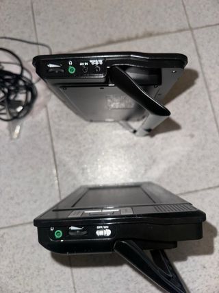 2 Reproductores DVD Nevir portátiles