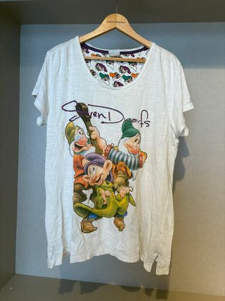 Ropa de mujer variada