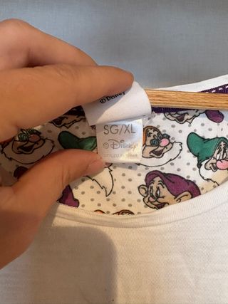 Ropa de mujer variada