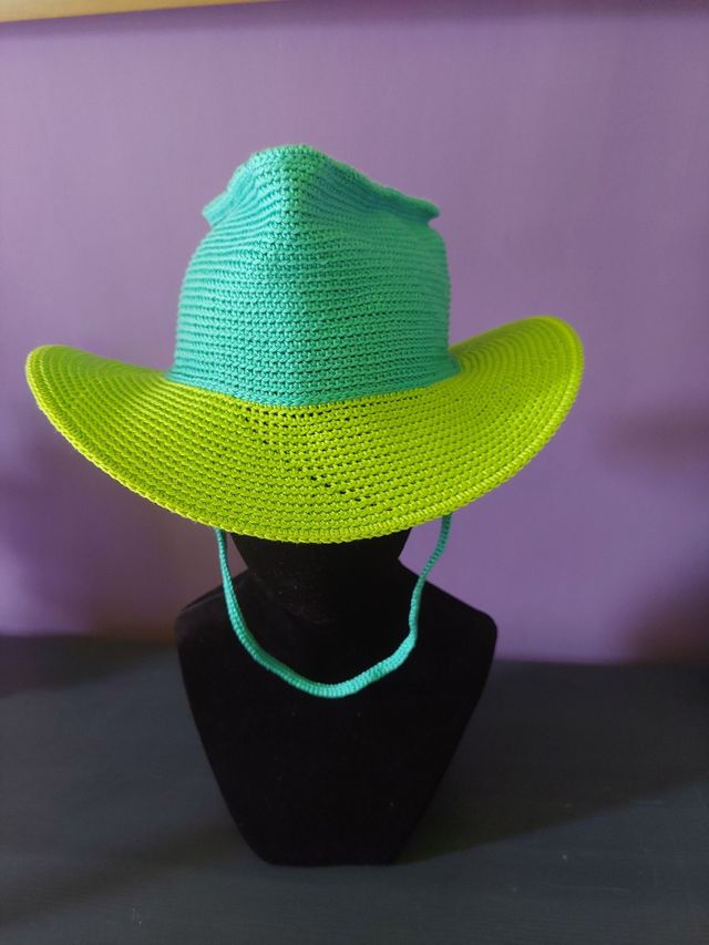 Cappello country turchese verde e corallo 