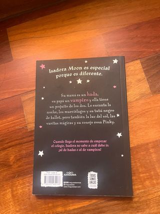 Isadora Moon va al colegio / Isadora Moon Goes ...