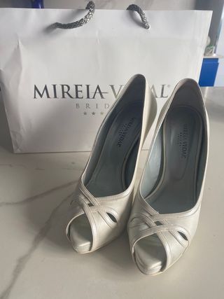 Zapatos novia Mireia Vidal beige