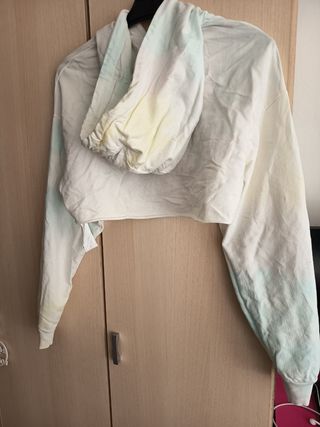 Sudadera corta blanca y azul