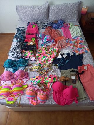 Se vende muestrario de bikinis y ropa con etiqueta