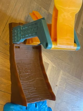 Pista de coches agua cocodrilo