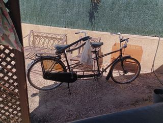 Bicicleta tándem clásica.