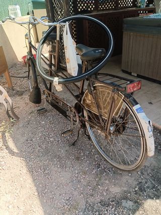 Bicicleta tándem clásica.