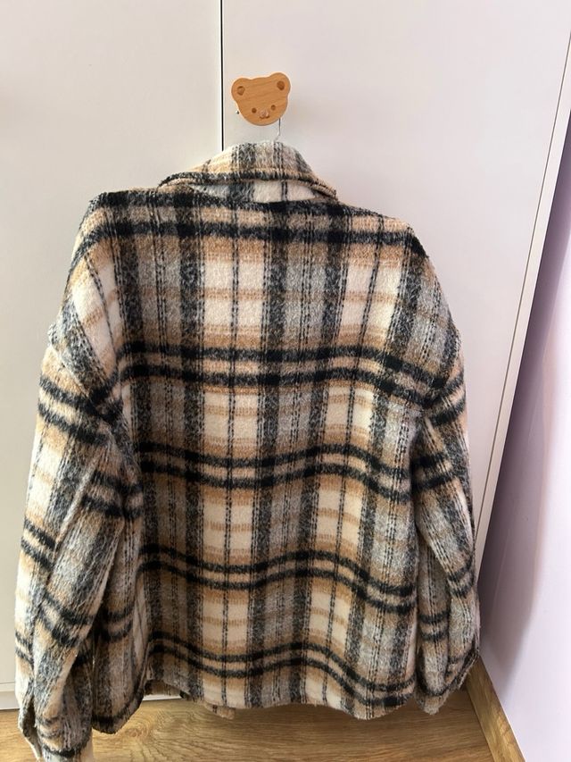 Chaqueta cuadros Bershka beige