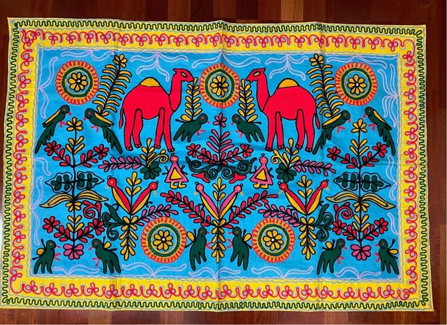 Arazzo etnico ricamato