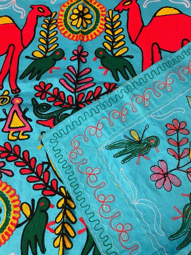 Arazzo etnico ricamato