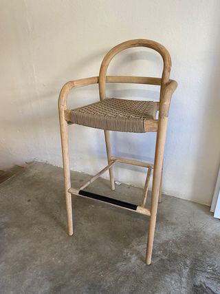 Taburete alto de madera