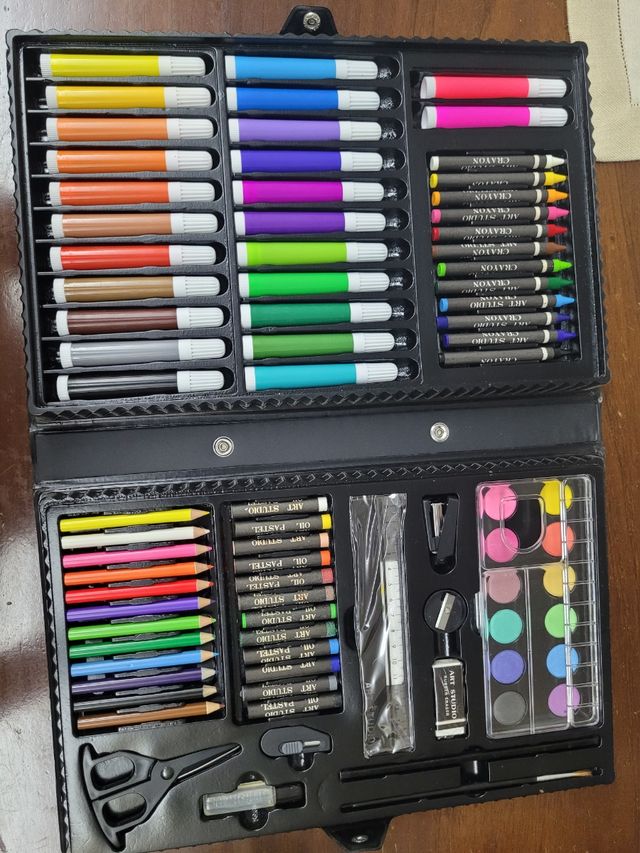 Set Colori - matite, pastelli, pennarelli