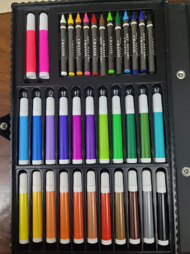 Set Colori - matite, pastelli, pennarelli