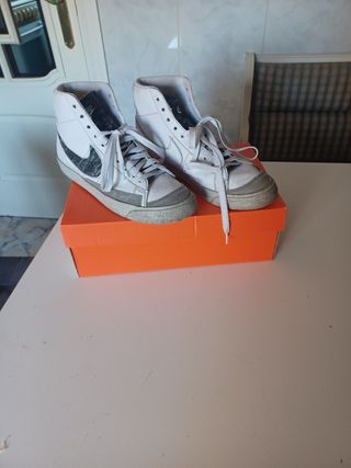 Zapatillas Nike Blazer Mid '77 blancas
