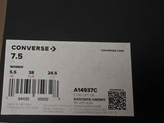Converse negras y blancas