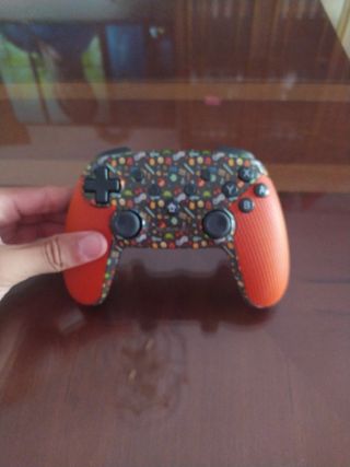 Mando pro de Nintendo switch con diseño de pixeles