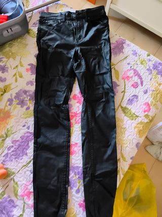 Pantalones negros Stradivarius M