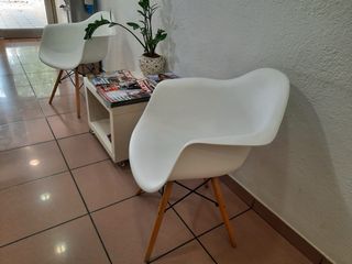2 Sillas Eames + Mesita
