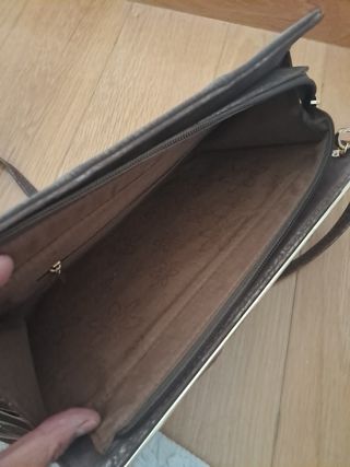 Bolso marrón de mano