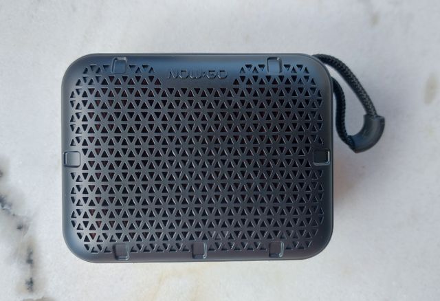 Altavoz portátil Now:Go. Resistente al agua.
