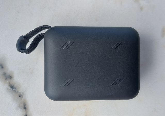 Altavoz portátil Now:Go. Resistente al agua.