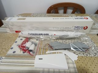 Avion Turkish Airlines 1:100