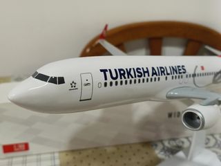 Avion Turkish Airlines 1:100
