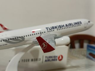 Avion Turkish Airlines 1:100