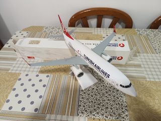 Avion Turkish Airlines 1:100