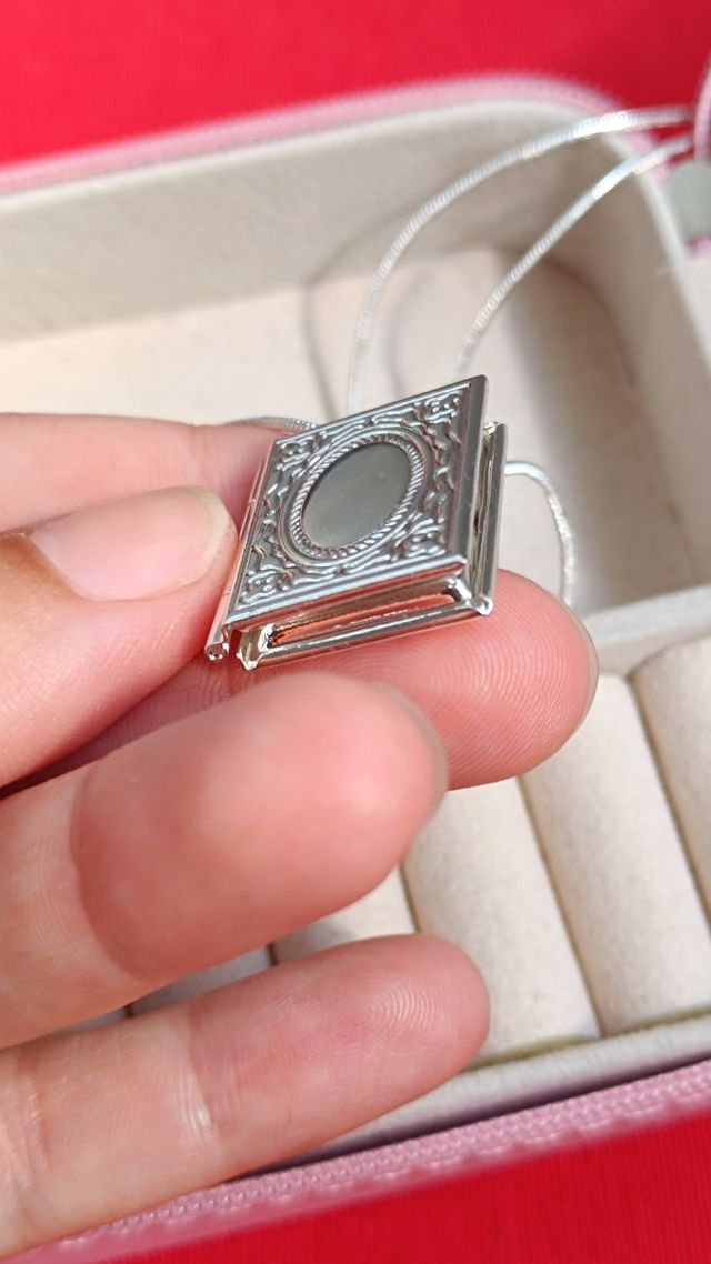 Collar relicario libro plata