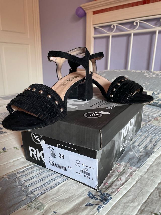 Sandalias negras RKS tacón 38