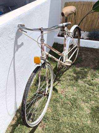 Bicicleta vintage blanca