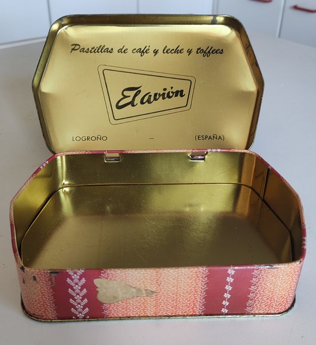 Caja metálica de El Avión