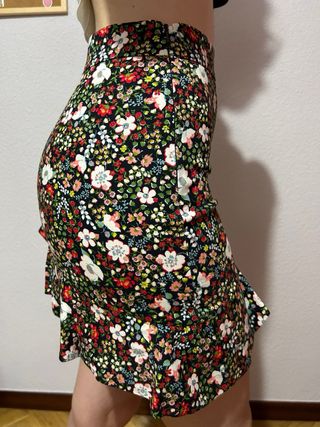 Minifalda floral negra