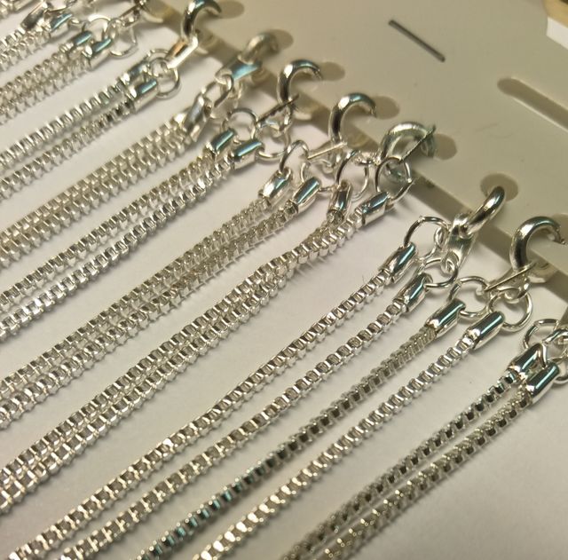 Cadenas plateadas 45cm - 80 unidades