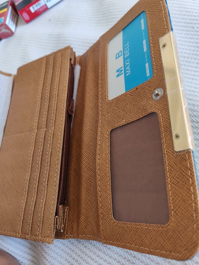 Cartera marrón y multicolor