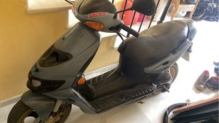 Moto Suzuki 49cc usada con papeles 