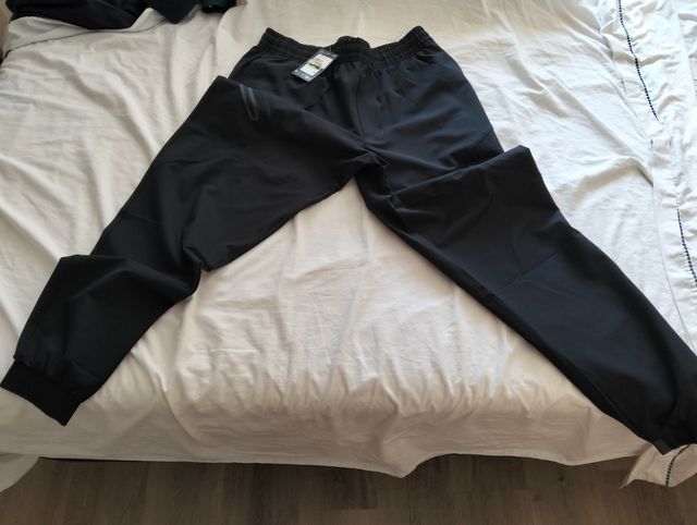 Pantalones deportivos negros