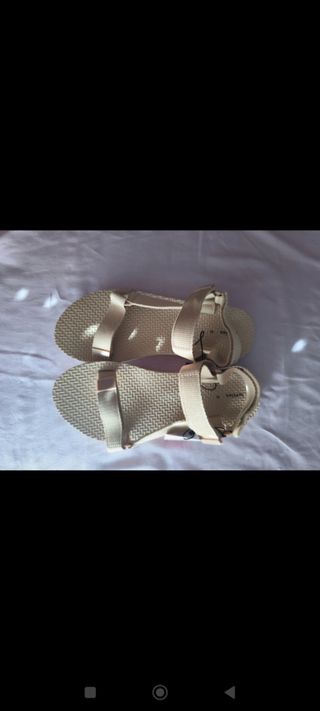 Chanclas beige nuevas
