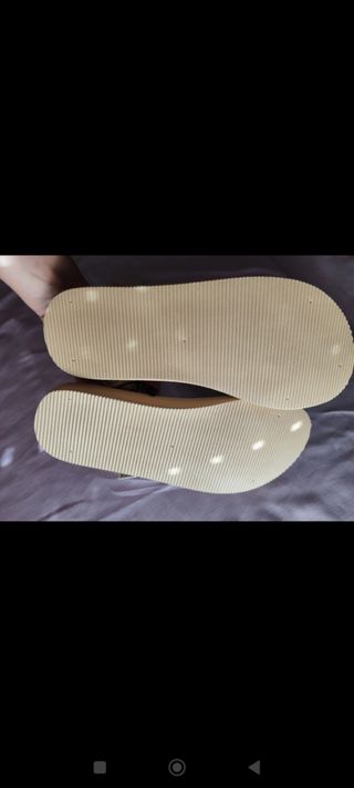Chanclas beige nuevas
