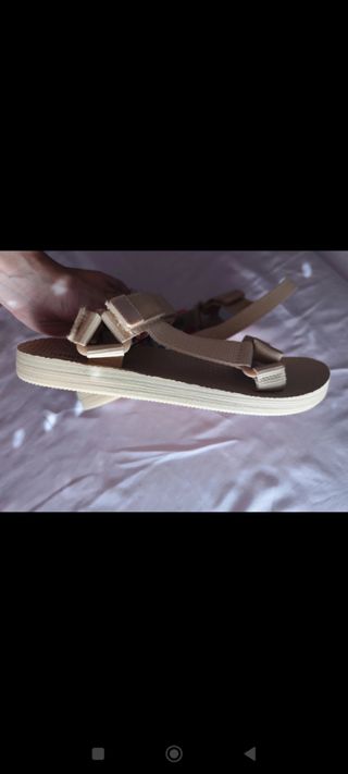 Chanclas beige nuevas