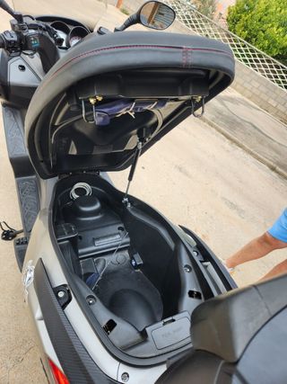 Scooter KYMCO super drink300