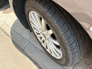 Llantas Ford 17" con neumáticos