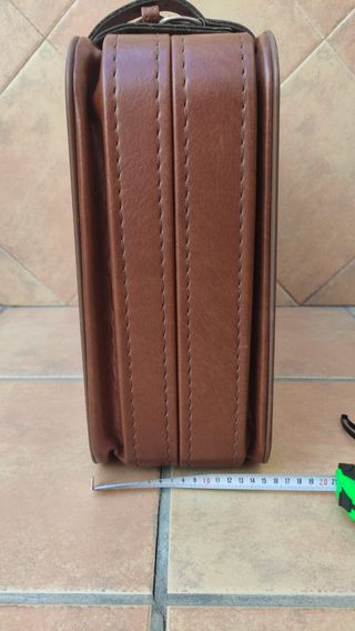 Maleta vintage  marca Tauro marrón