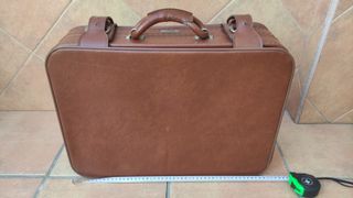 Maleta vintage  marca Tauro marrón
